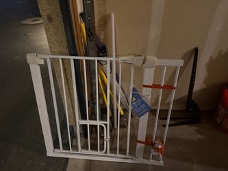 Baby gate with pet door