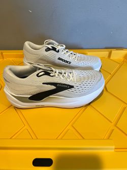 Men brooks