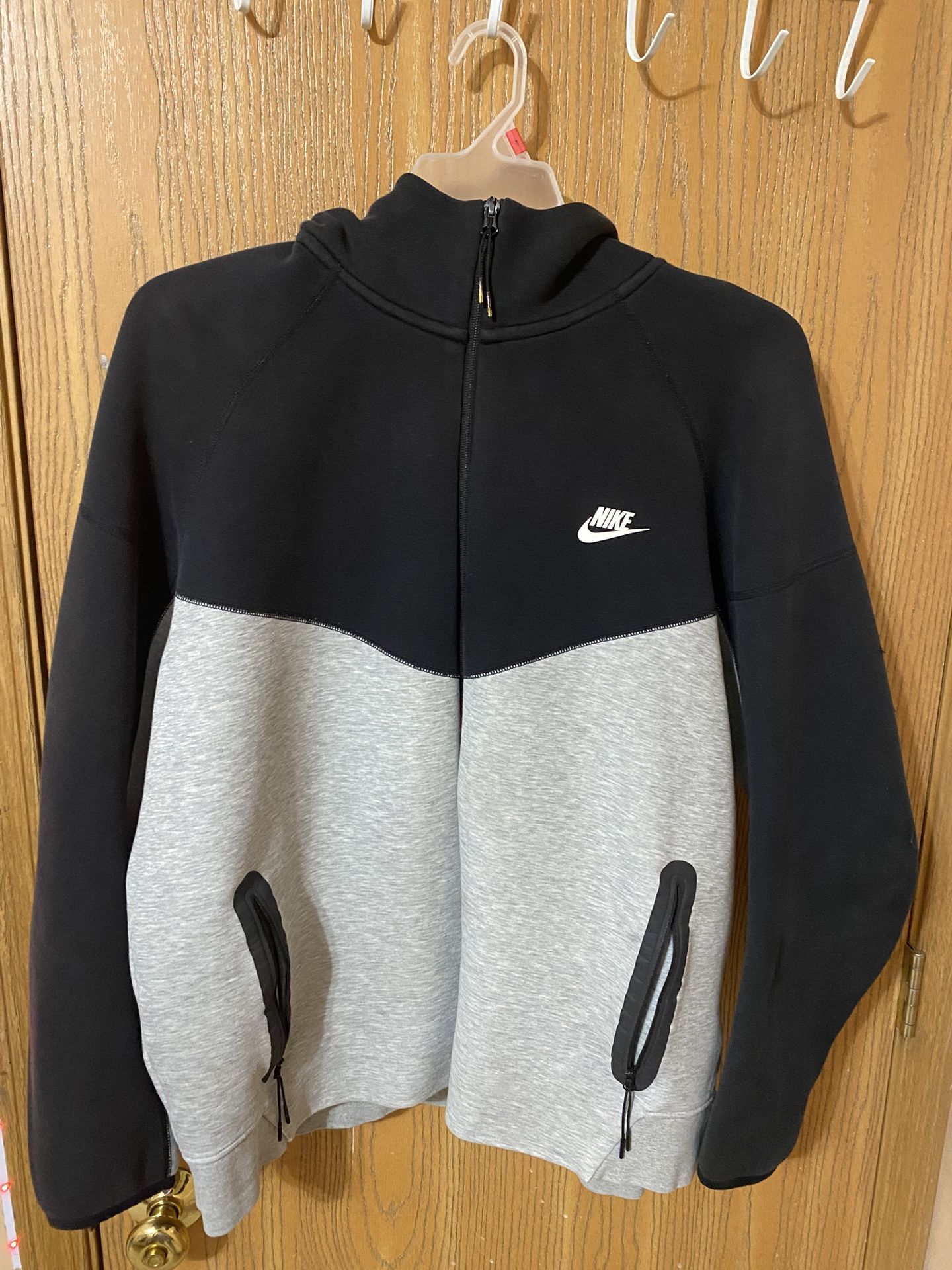 Men’s Nike Tech Fleece (GOOD CONDITION)