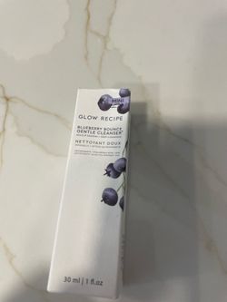 of the Glow Recipe Blueberry Bounce Gentle Cleanser