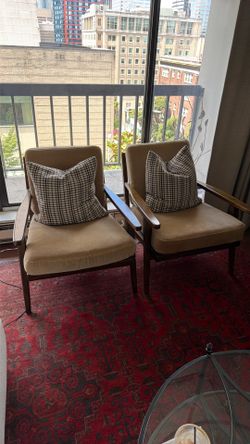Set of mid century modern style lounge chairs