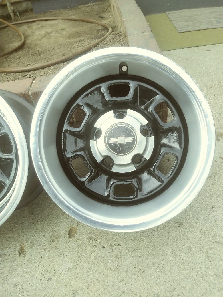 5 Chevy 15inch Rally rims w/rings caps