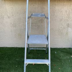Sturdy Cuprum 4 1/2 Ft. Platform Stepladder - See My Other Items 🙂