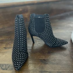 Laurie belle Booties Sz5.5