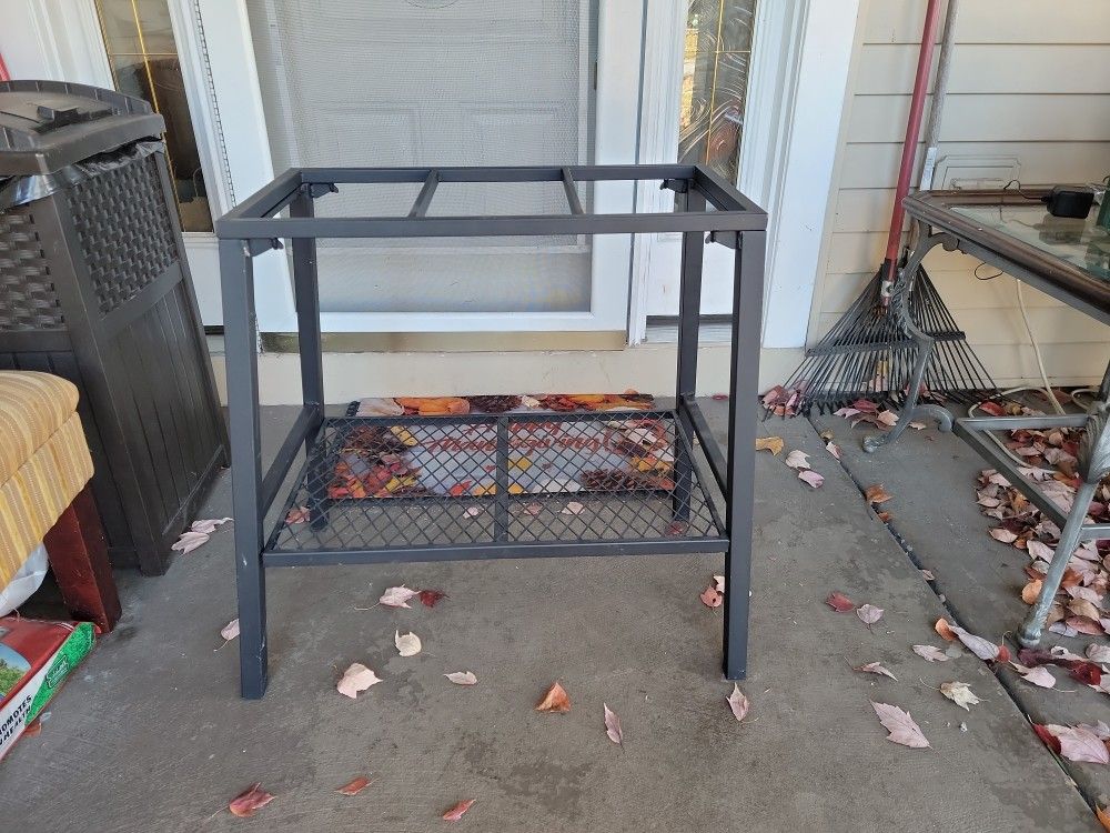 Black Metal Fish Tank Stand