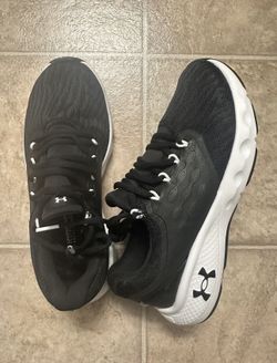 New Under Armour Women's Charged Vantage Shoes, Size 6