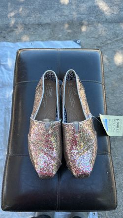 Tom’s shoes
