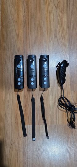 Wii Remotes & Nunchuck