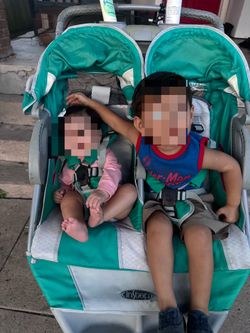 Double jogging stroller