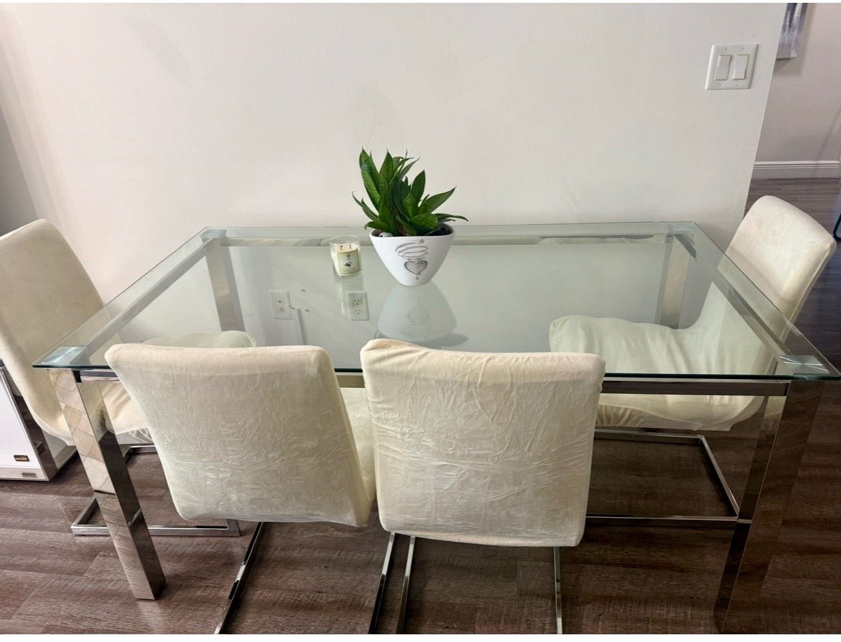 Dining table - comedor