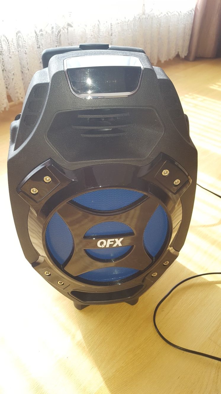 PORTABLE PARTY SPEAKERĀ Model: PBX-61081BT QFX Bluetooth PARTY Speaker