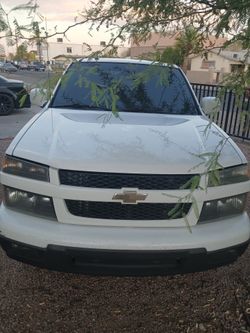 White Chevrolet 2012.     206 millas