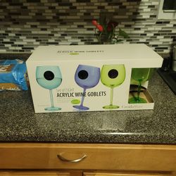 Set Of 8 Acrylic Wine Goblets