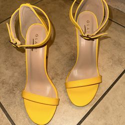 Like New Beautiful Yellow Heels