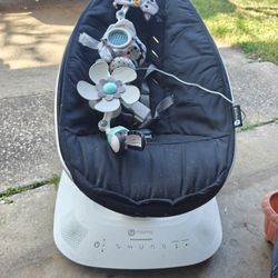 4 Moms Baby Rocker 
