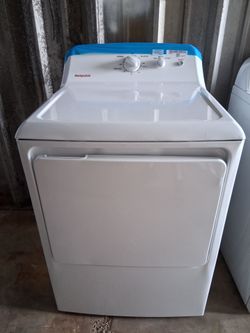 New GE
Hotpoint 6.2 cu. ft. vented Electric Dryer in White with Auto Dry