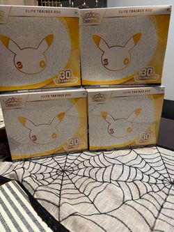 Pokémon 30th Celebration Elite Trainer Box