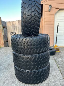 Set of 4 tires used 35x12.50/R20 NITTO TRAIL GRAPPER M/T