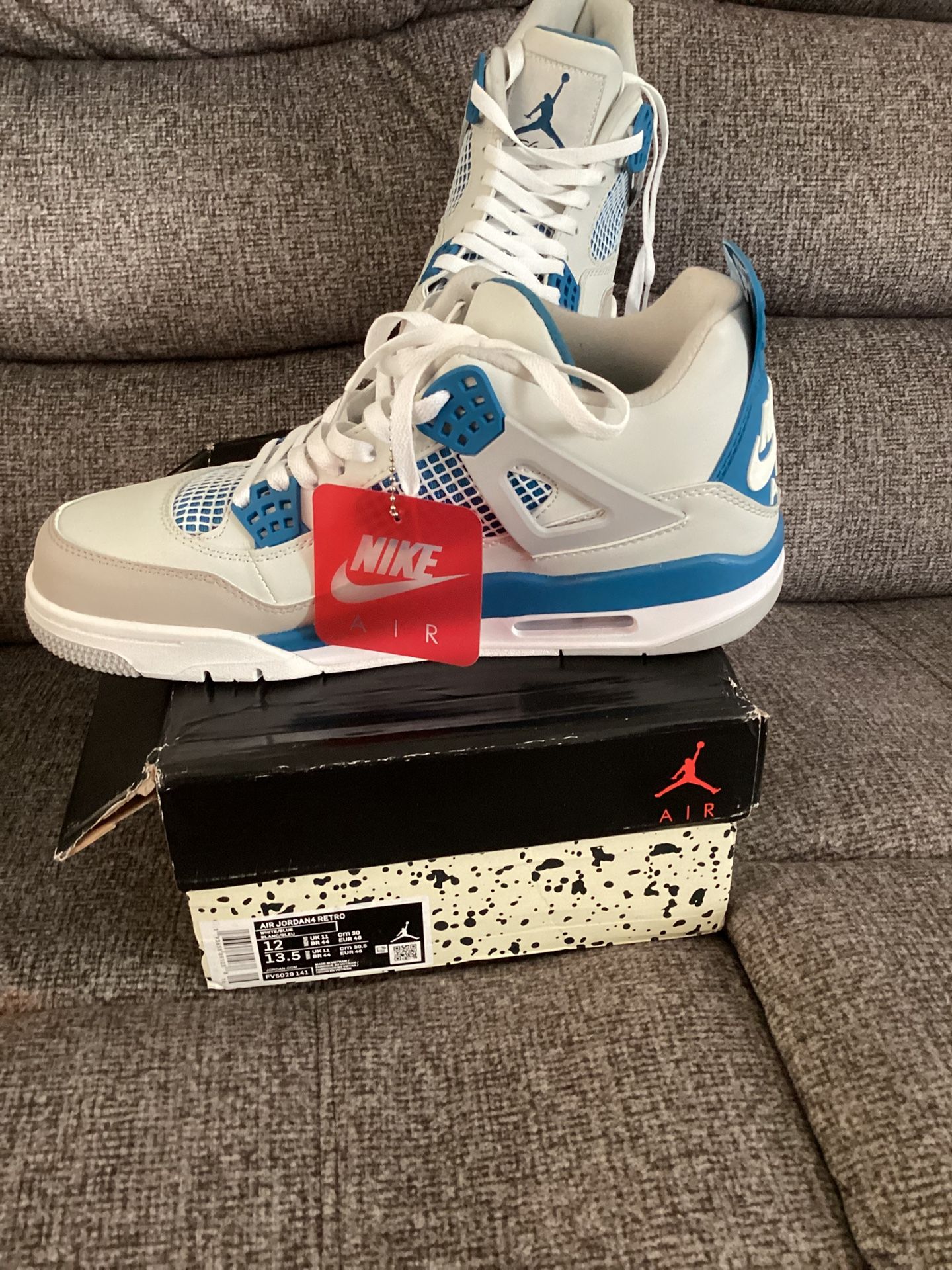NEW NEVER USED Jordan 4 Retro