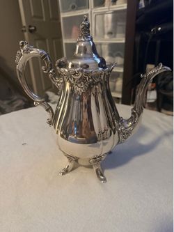 Silver platted items there is 11 items