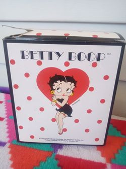 Rare Strike a Pose Betty Boop Bobblehead Figurine. Very Sexy!