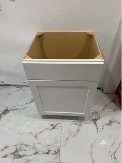 Hampton Bay Avondale 24 in. W x 21 in. D x 34.5 in. H Ready to Assemble Plywood Shaker Sink Base Bath Cabinet in Alpine White $130 NEW FIRM PRICE
