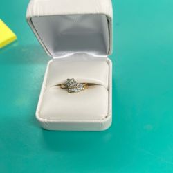 Yellow Gold Flower Diamond Ring 