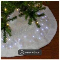 LED White Iridescent Snowflake Christmas Tree Skirt with Faux Fur Trim