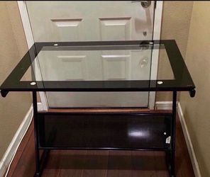 Desk 23”5/8 And 25”3/8