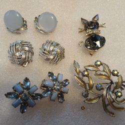 2 Vintage Air Of Lisner Earrings One Cat Pin 1 Set Of Earring And A Beautiful blue Stone Silver Color Brooch