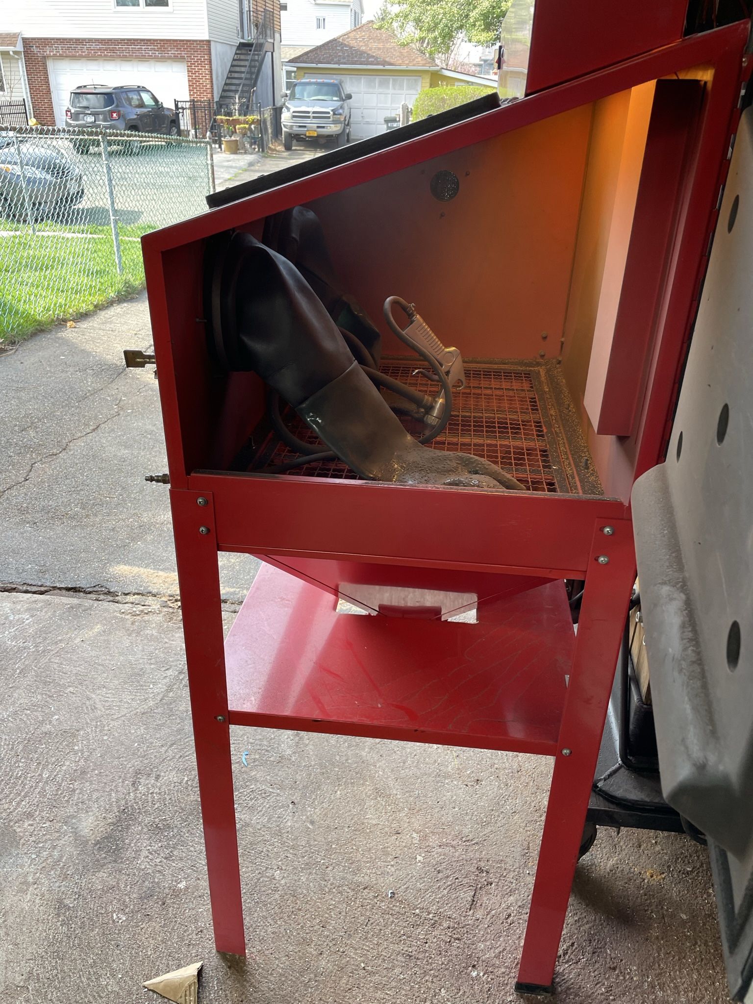 Central Pneumatic 40 Lb. Capacity Floor Abrasive Blast for Sale