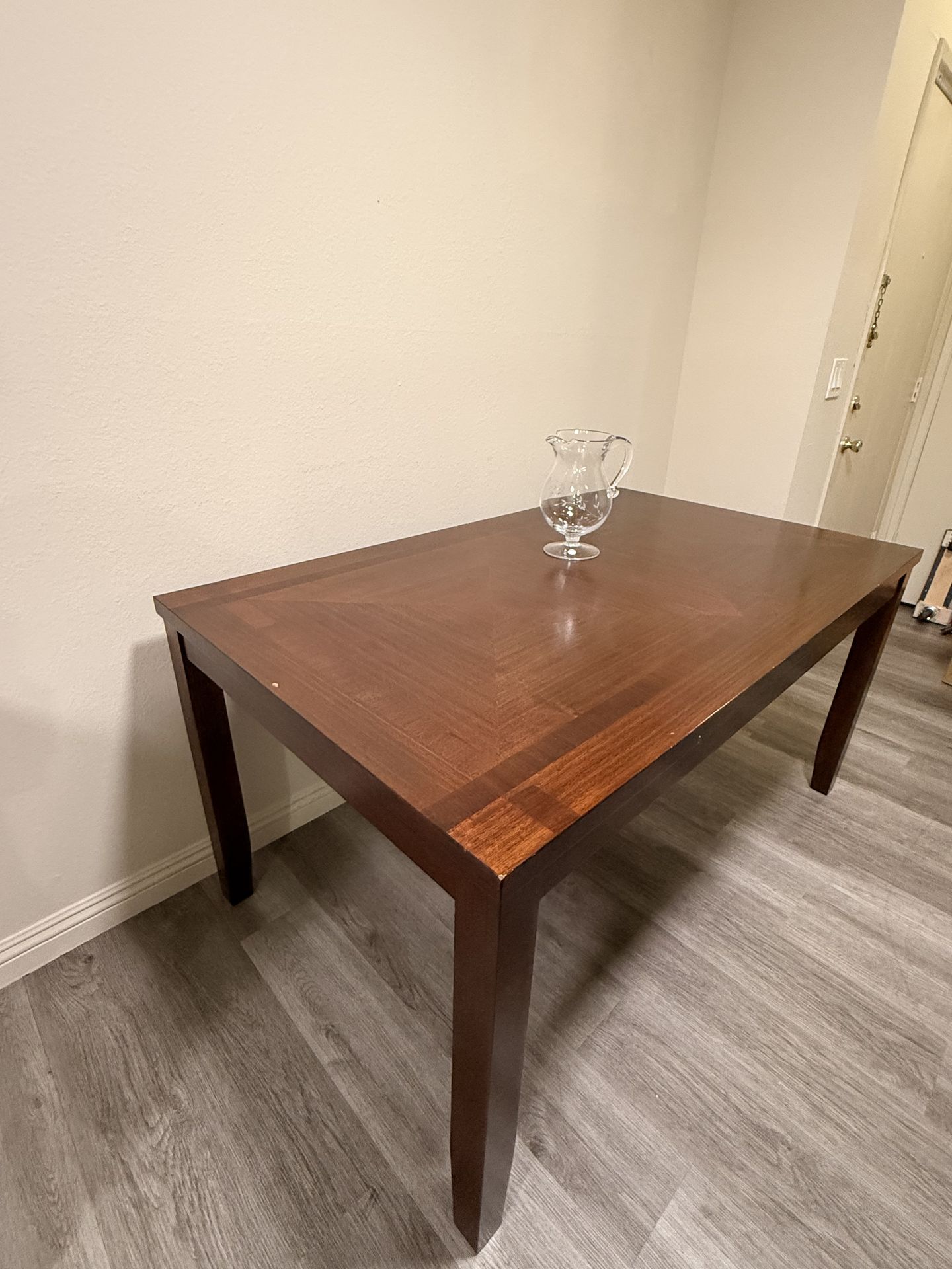 Table for 6 people