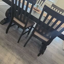 Brown Dinning Table With Leaf & 4 Chairs