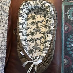 🌟Baby Nest Pillow Bed