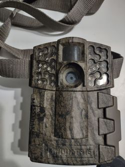 MOULTRIE TRAIL CAMERA