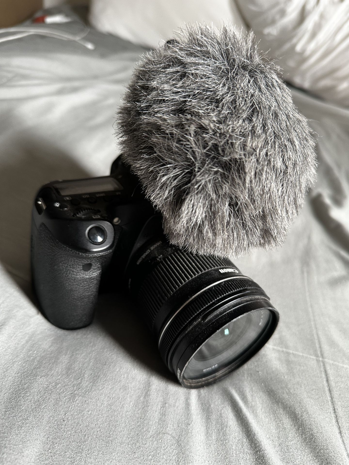 Canon 70d With 10-18mm Lens And Microphone 