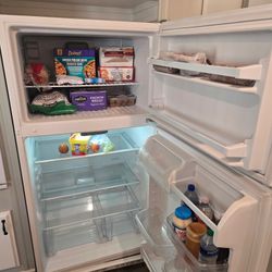 33x70 whirlpool withe fridge only 3 month old 