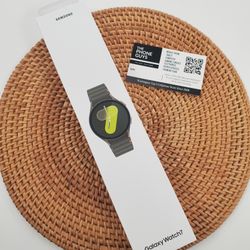Samsung Galaxy Watch 7 - Brand New