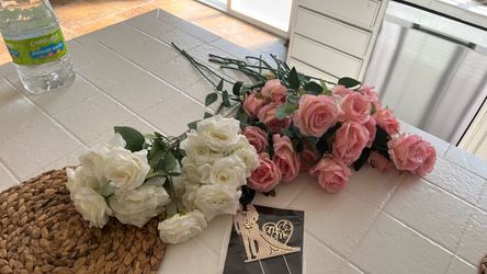 Artificial Rose Bouquets with Mr & Mrs Cake Topper
