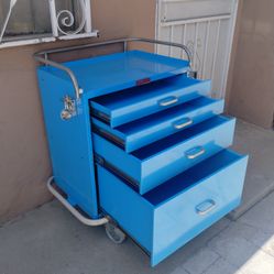 Harloff tools box..H..34..W..27..D..18