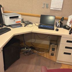 Steel case work stations ( Good Condition)