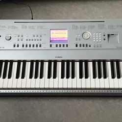 Yamaha DGX-640 88-Key Digital Piano – Weighted Keys, Great Condition