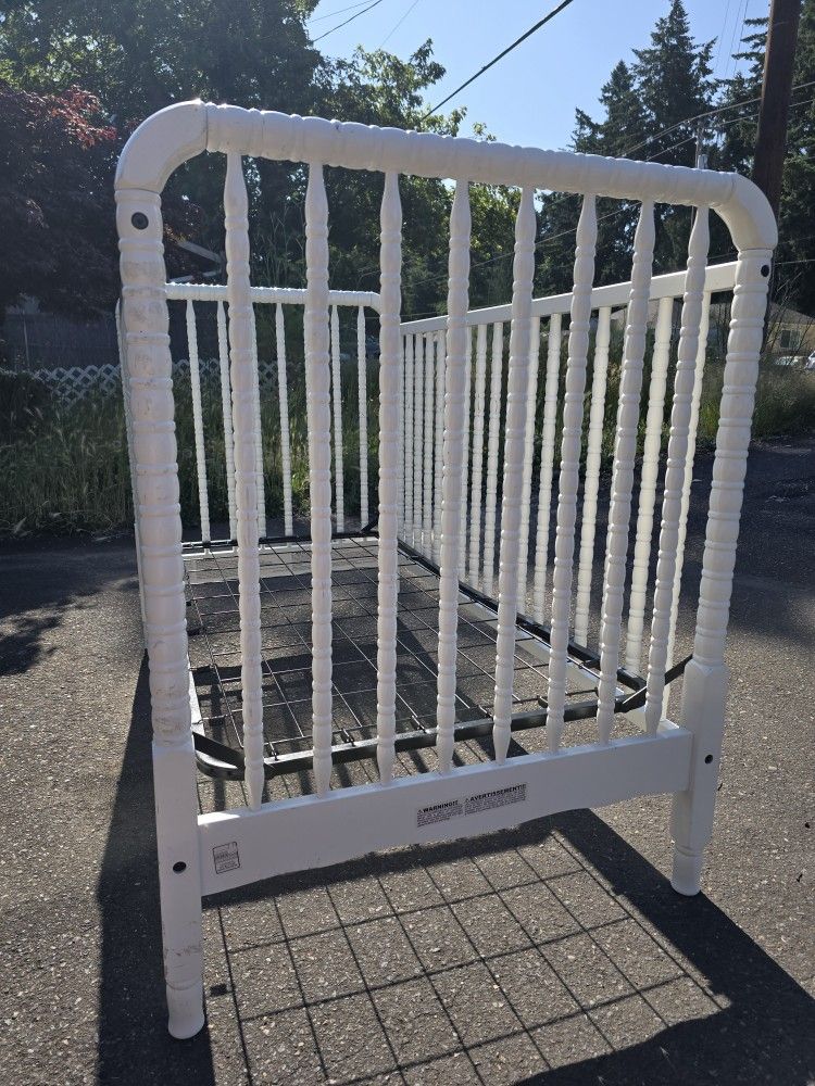 Adjustable Baby Crib (0–2 Years)