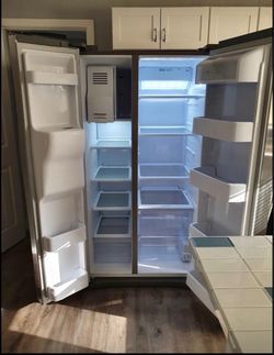Side-by-Side Refrigerator Stainless Steel