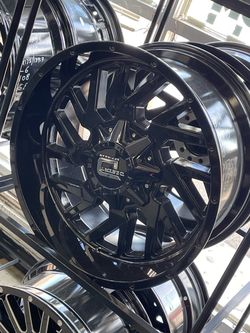 ​•• FORD F-150, EXPEDITION & RANGER • 20x9.5 (6x139.7) °° Save yourself the daily misery of looking at uninspired factory silver. A clean 20-inch fitm