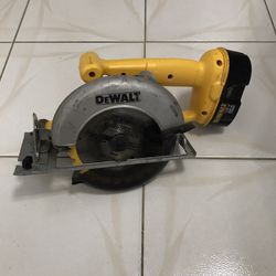 DEWALT Circular Saw 18 volt With Battery 