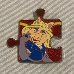 Miss Piggy puzzle Disney pin