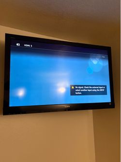 Sony Bravia 52 Inch Gaming Flat Screen w/ Wall mount