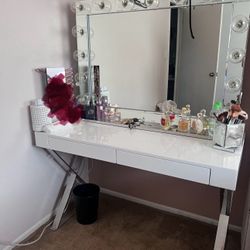 Vanity W/Mirror