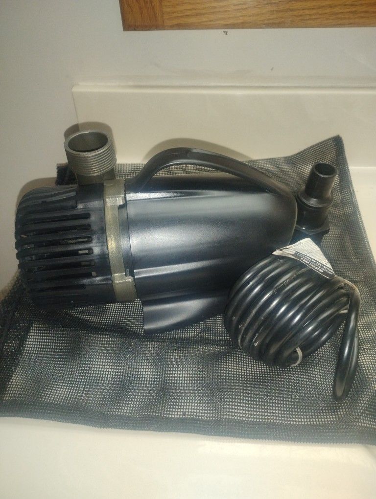 PONDBOSS 2300GPH SUBMERSIBLE WATERFALL PUMP 2000gallons per hour barrier bag included NEW